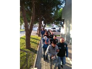 Balıkesir'de çocuklara uyuşturucu satan 11 kişi yakalandı