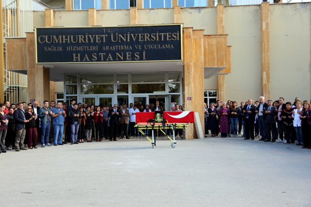 Kalp profesörü, kalp gününde kalp krizi geçirerek öldü