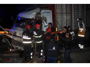 İşçileri taşıyan otobüs ile kamyon çarpıştı: 1 ölü, 29 yaralı