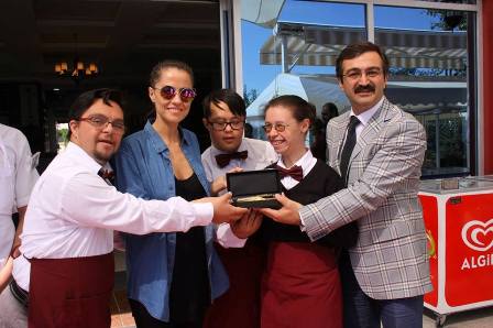 Derya Uluğ, Gökçem Cafe’de