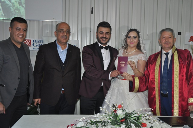 Özlem Zehra İle Mecit Evlendi