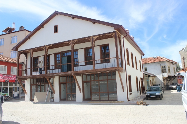 Tarihi belediye binaları restore edildi