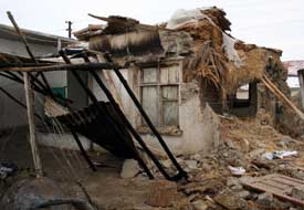 Kerpiç ev kullanılamaz hale geldi