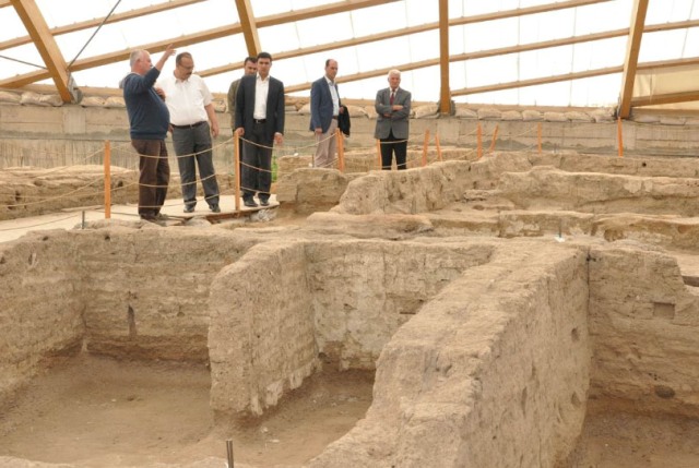 Canbolat Çatalhöyük’ü gezdi