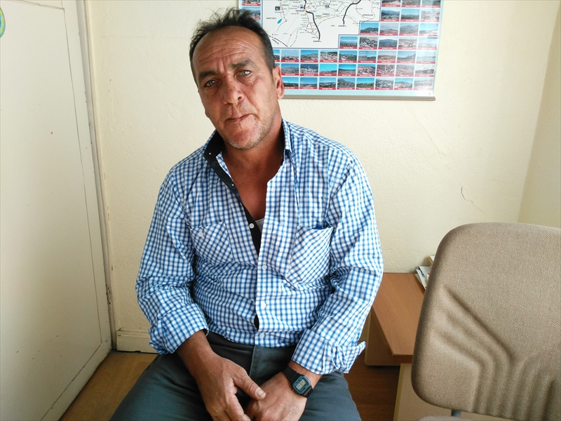 Traktör tarlada yanarak kül oldu