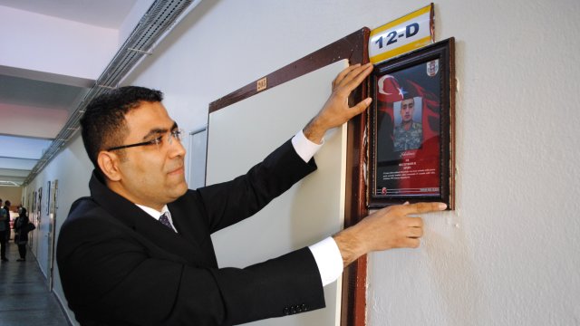 15 Temmuz Şehitlerinin Fotoğrafları Sınıflara Asıldı