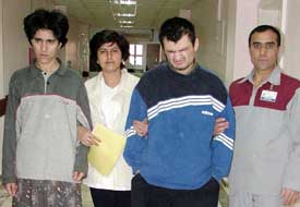 Yakınları bulunamadı, hastanede kaldılar