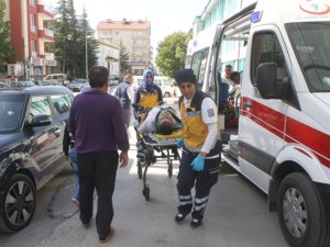Kamyonetle otomobil çarpıştı 6 yaralı