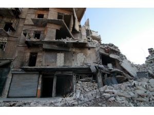 Halep'teki bombardımanda anıları enkaza gömüldü