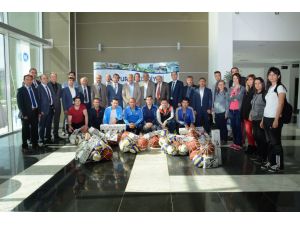 Akyurt Belediyesinden okullara spor malzemesi