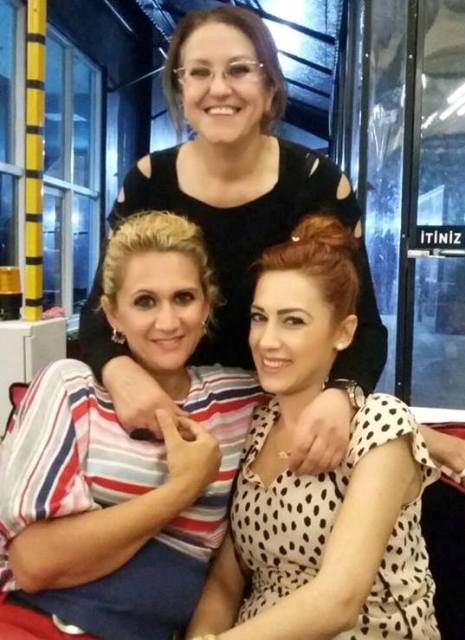 Aliye Kaya Dostlarıyla