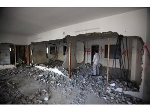 İsrail askerleri Filistinli tutuklunun evini yıktı