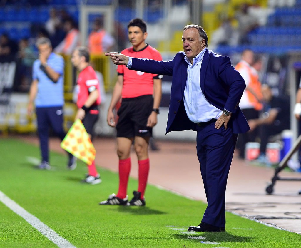 Advocaat, İnce eleyip, sık dokuyor