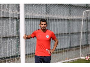 Çaykur Rizesporlu futbolcu Emrah Başsan: