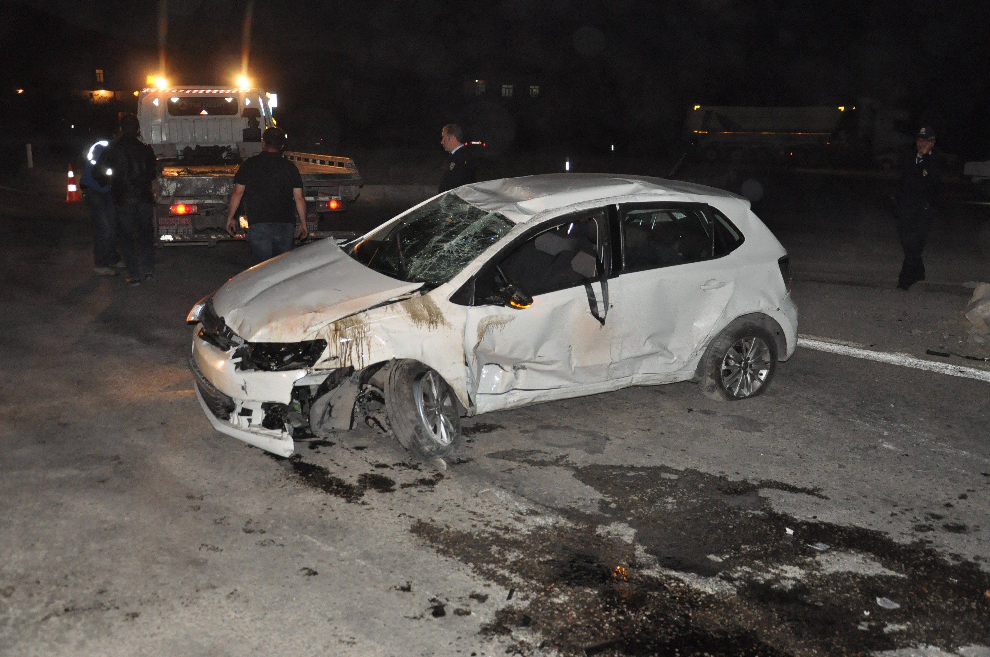 Otomobil Mobese direğine çarparak durabildi: 1 Ölü, 2 yaralı