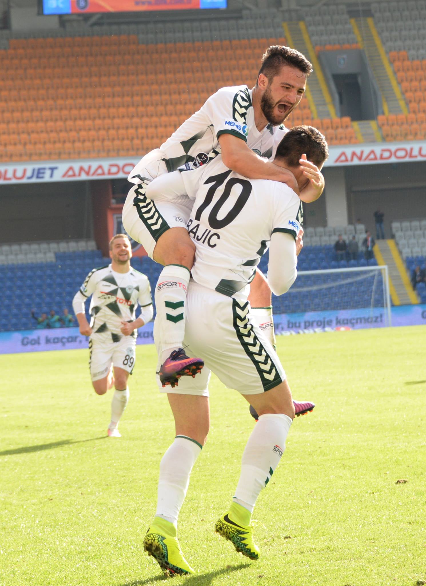 Ömer Ali'nin puan sevinci