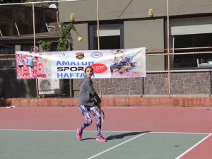 Raketler Amatör Spor Haftası için sallandı