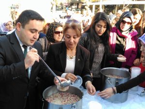 MHP Konya ve Ülkü Ocakları Aşure dağıttı