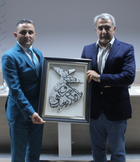 Mustafa Dişli’den Abdullah Ağralı’ya Plaket