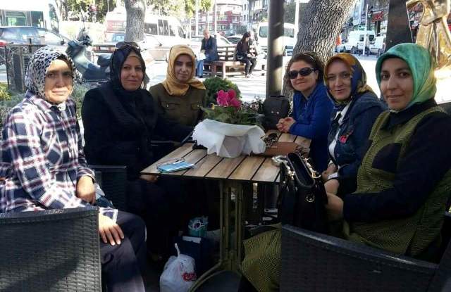 Ak Partiden Muhtarlara Çiçek