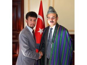 Afganistanlı öğrenciden Vali Yurtnaç'a ziyaret