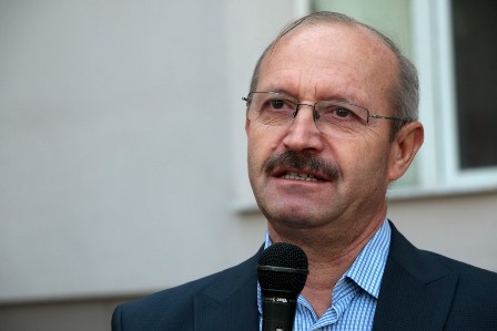 Sorgun mezun olduğu okulda aşure dağıttı