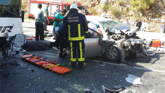 Konya otobüsü otomobille çarpıştı: 3 ÖLÜ