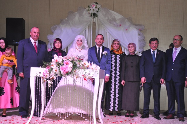 Davutoğlu Nikah Şahitliği Yaptı