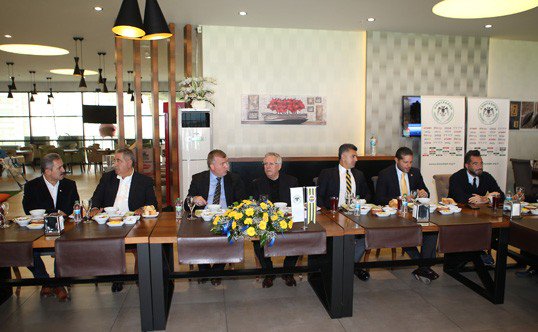 Ahmet Şan'dan Aziz Yıldırım'a dostluk yemeği