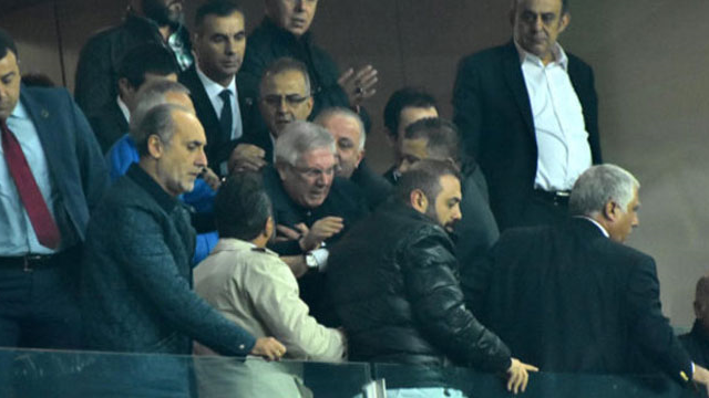 Aziz Yıldırım, Konyaspor taraftarı tartıştı