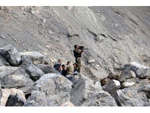 GÜNCELLEME 2 - Teröristler iş makinesi ve kamyonları yaktı