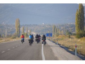 Bisiklet sporunu sevdirmek için pedal çevirdiler