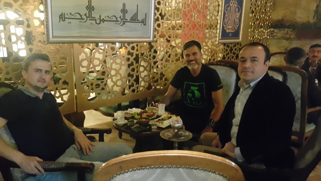 Yaşar Alptekin Dostlarıyla