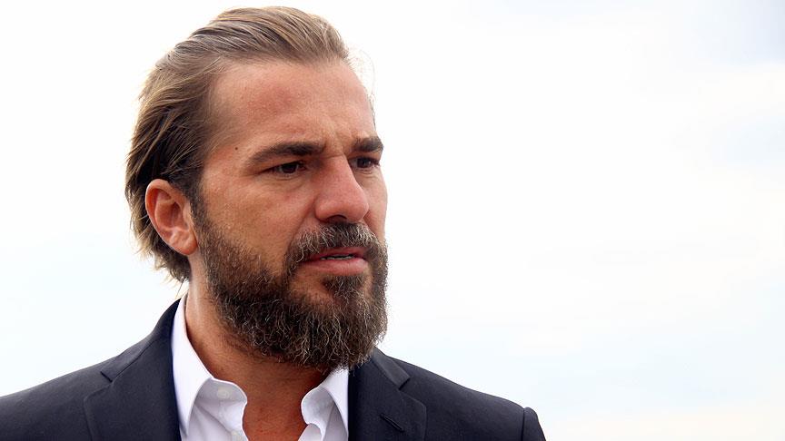 Oyuncu Engin Altan Düzyatan: Türk Milleti tankın önüne atlar