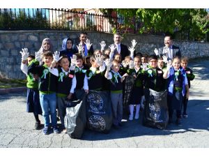 Akdağmadeni’nde öğrenciler çevre temizliği yaptı