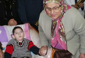 Spastik özürlü evlatlıkla 10 yıl