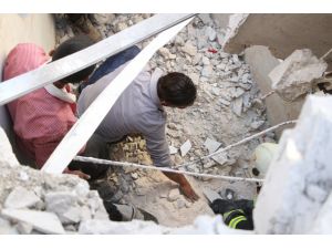 İdlib'de bir okulun bombalanması