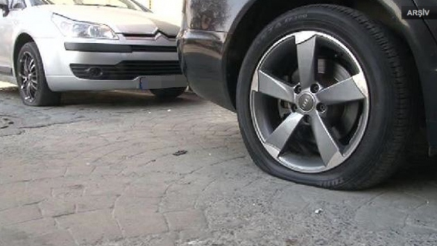 Park halindeki araçların lastikleri kesildi