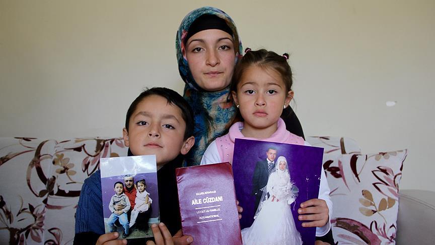 Küçük yaşta evlenmenin cezasını çocuklarıyla çekiyor