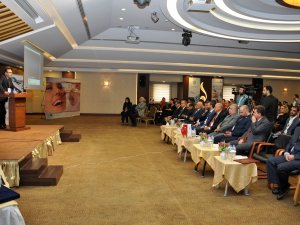 NEÜ’de ‘Dental İmplantoloji’ konferansı başladı