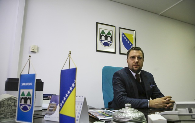 FETÖ'cüye verilen plaket mercek altında