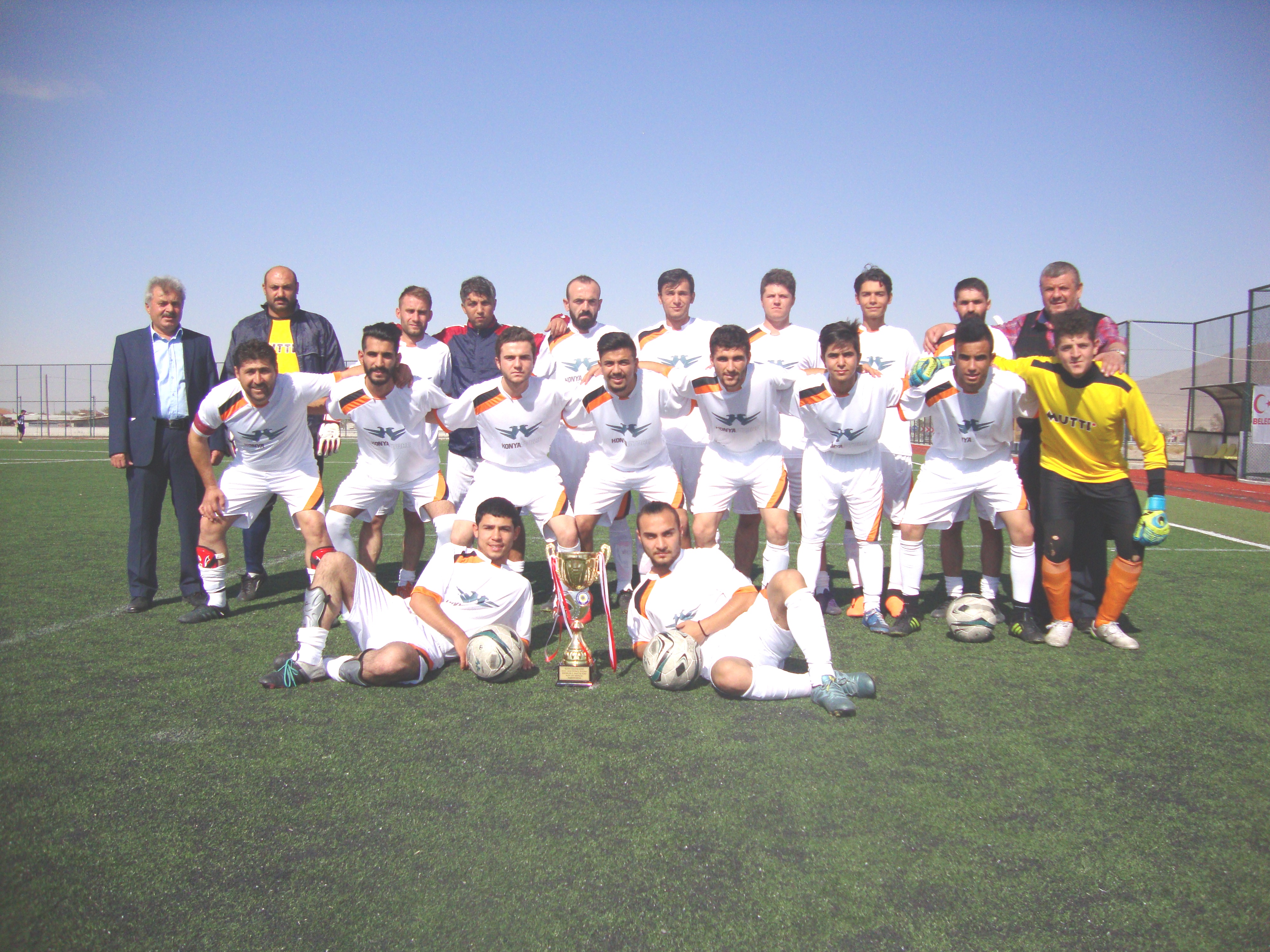 Taşkentspor kupasını aldı