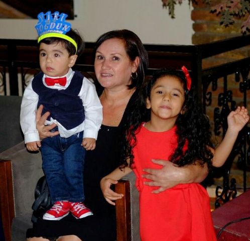 Pakize Hanım Torunlarıyla