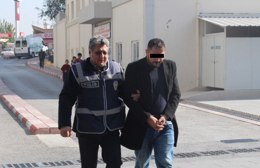 Kundakçıyı, kaçarken düşürdüğü cep telefonları yakalattı
