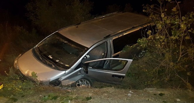 Tur minibüsü kaza yaptı: 2 turist yaralı