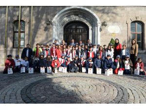 Vali Topaca öğrencileri ağırladı