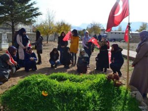Ülkü Ocakları’ndan şehit kabrine ziyaret