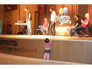 Yozgat'ta "Tiyatro Sporu" sahnelendi