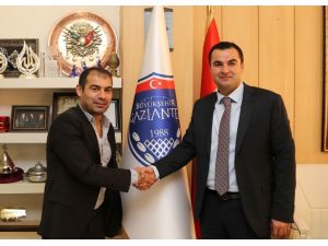 Büyükşehir Gaziantepspor'da Diyadin ile sözleşme imzalandı