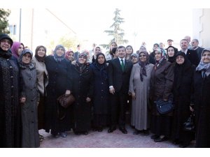 Davutoğlu’ndan şehit ve gazi ailelerine ziyaret